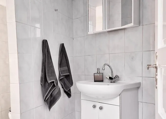 Apartment Very Accessible, Cozy And Old Abode But Gold In The Heart Of The *